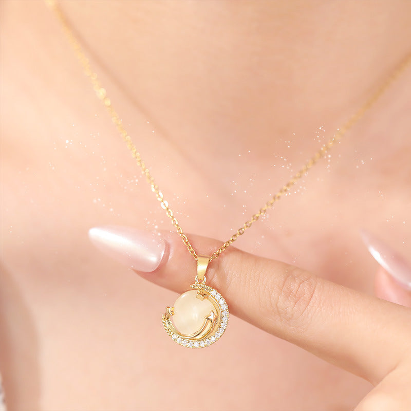 Beautiful Gold Necklace with Unique Style