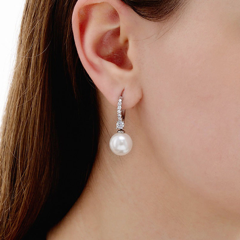 Charming Pearl Earring for Any Occasion