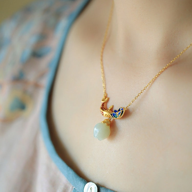 Beautiful Gold Necklace with Unique Style