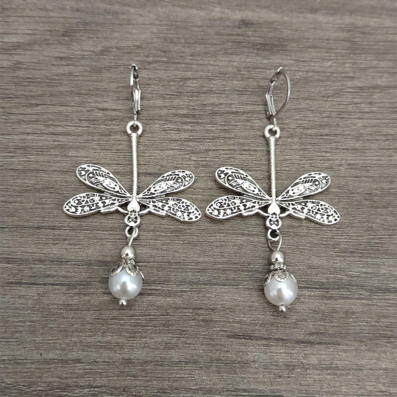 Beautiful Pearl Earring with Unique Style