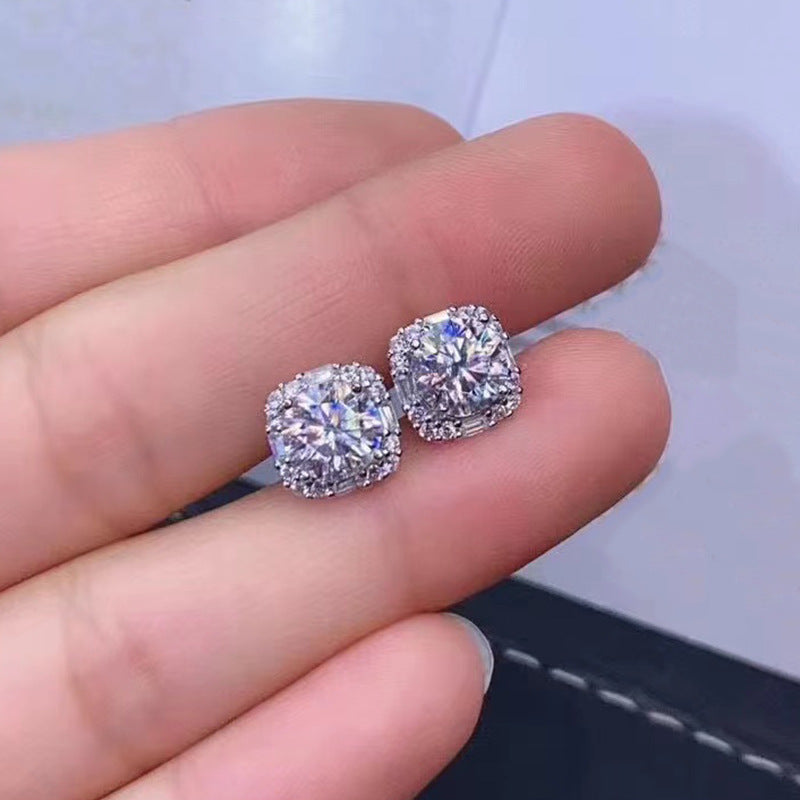 A Charming Earring for Any Occasion