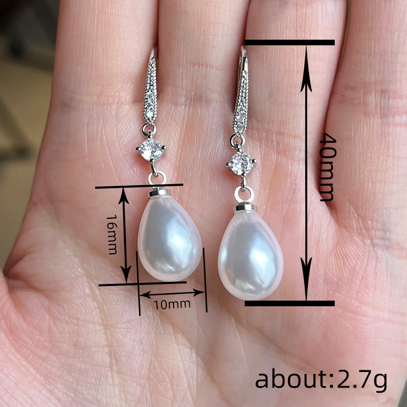 A Charming Pearl Earring for Any Occasion