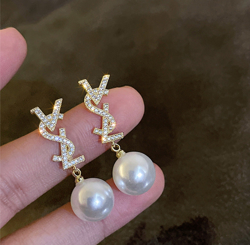Charming Pearl Earring for Any Occasion