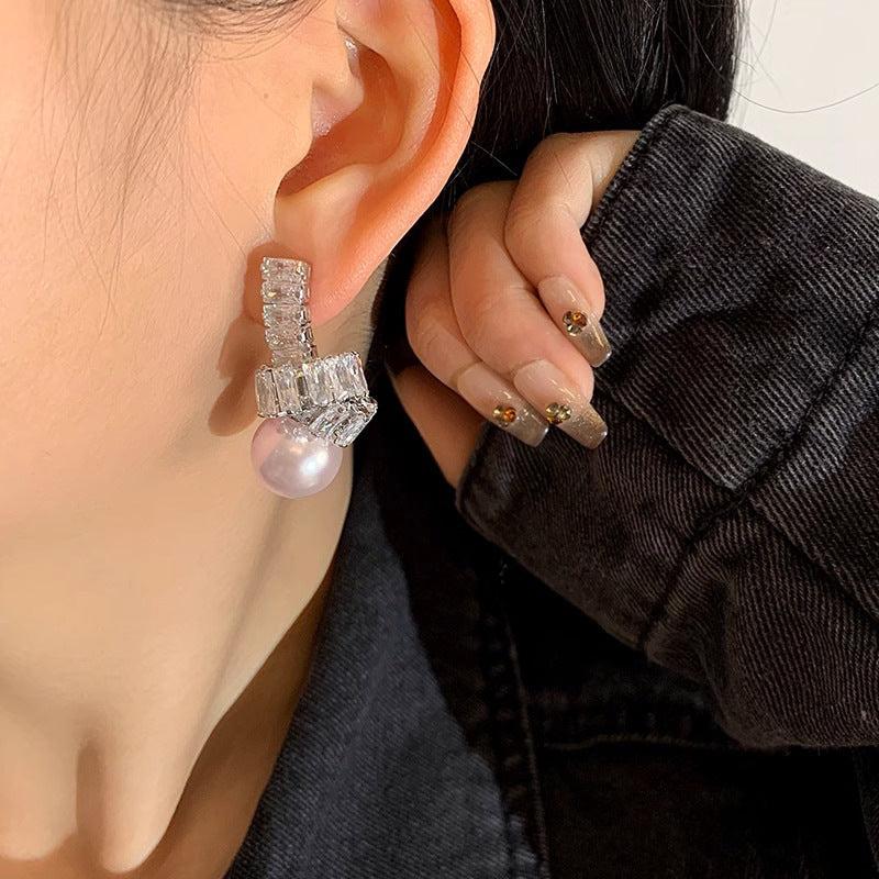 Beautiful Pearl Earring with Unique Style