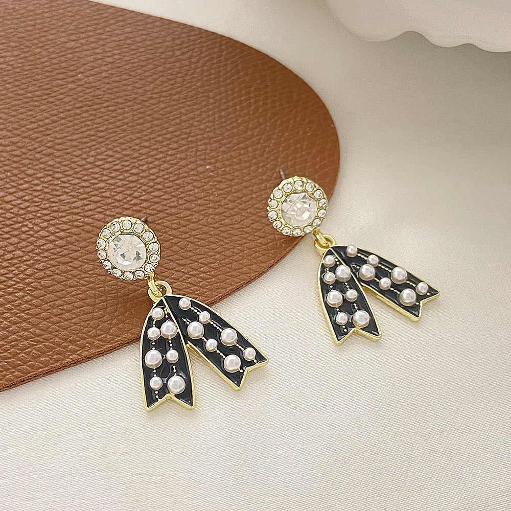 Beautiful Pearl Earring with Unique Style