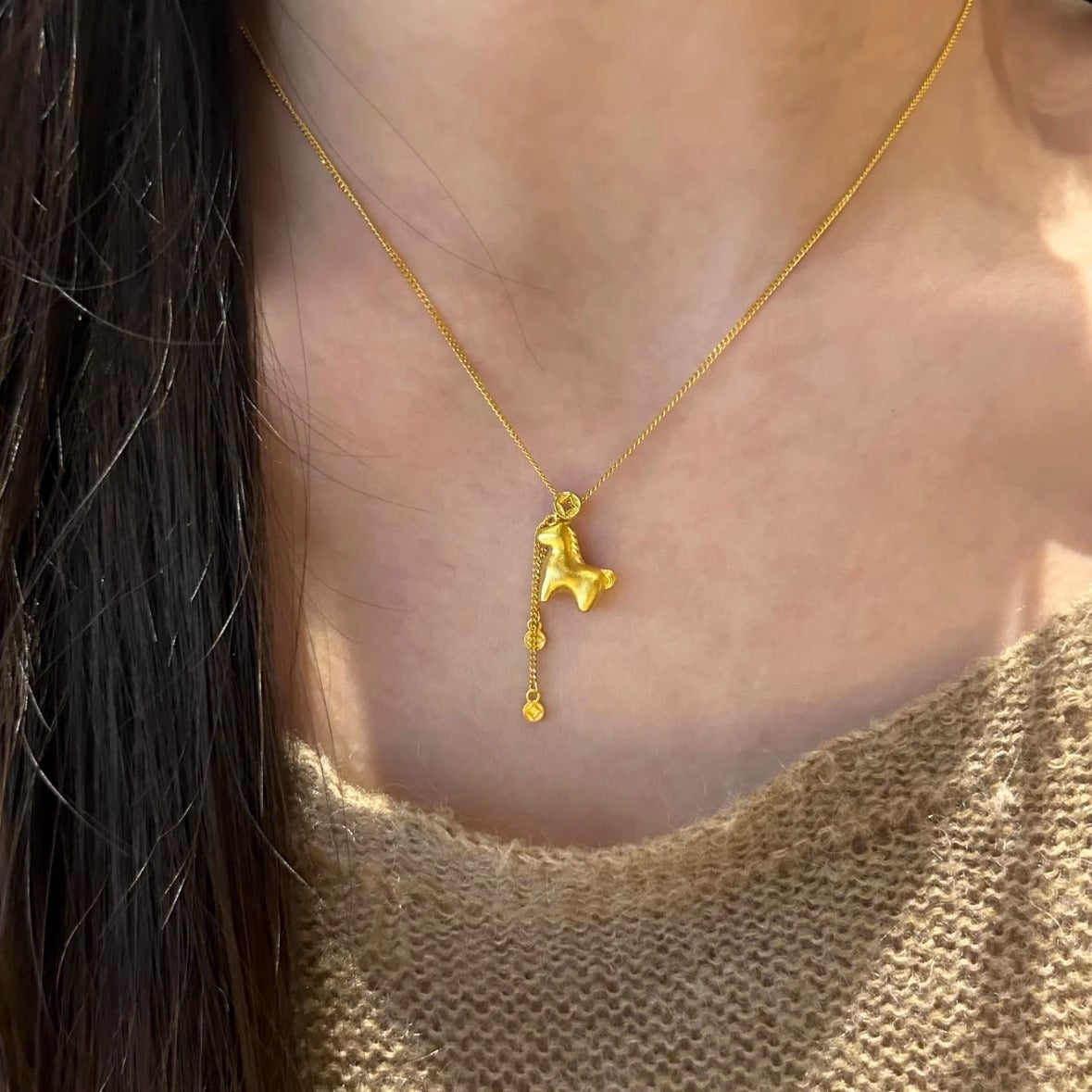 Beautiful Gold Necklace with Unique Style