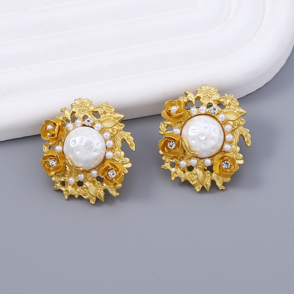 Beautiful Pearl Earring with Unique Style