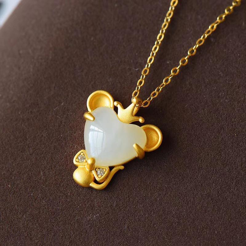 Beautiful Gold Necklace with Unique Style