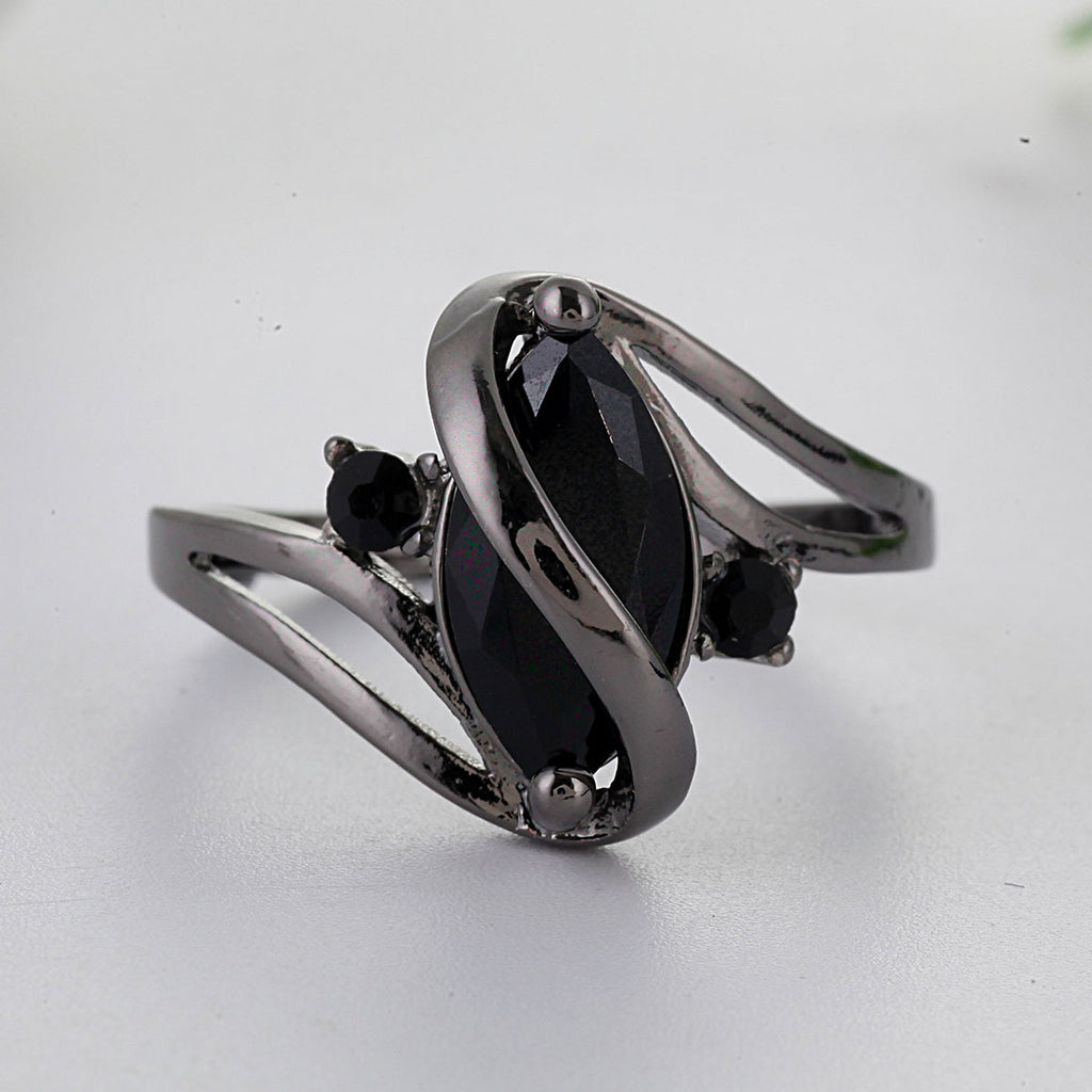 Classic Gold Ring with Timeless Appeal