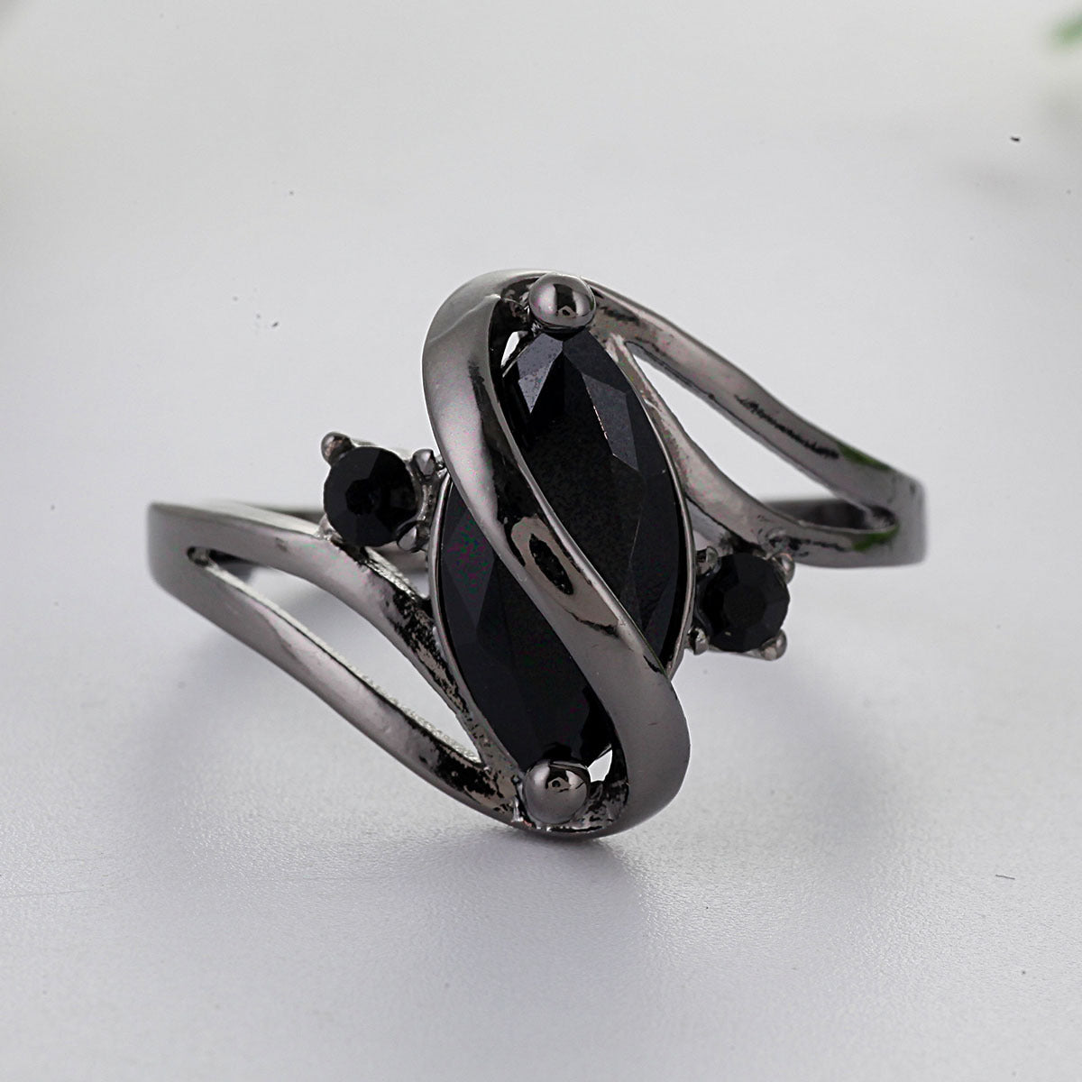 Classic Gold Ring with Timeless Appeal