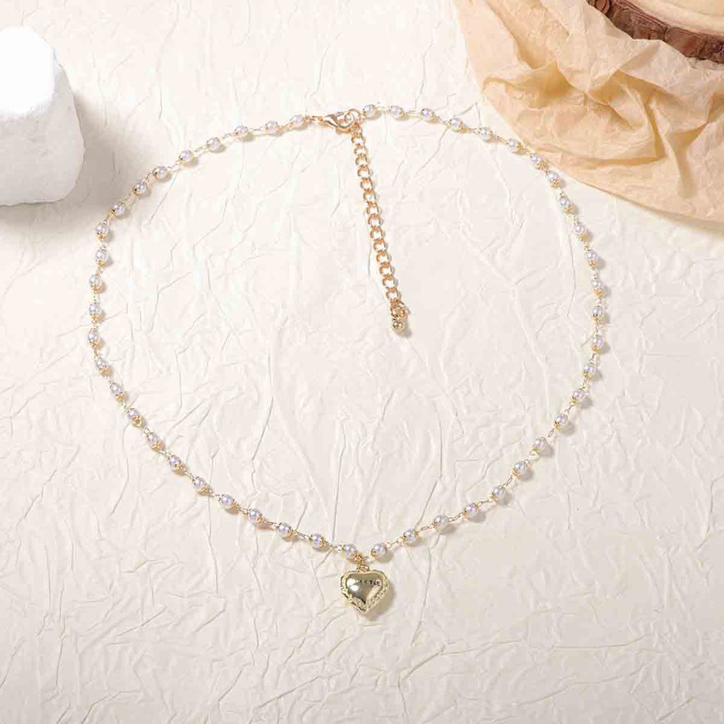 Beautiful Pearl Necklace with Unique Style