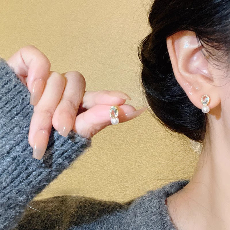 Beautiful Pearl Earring with Unique Style