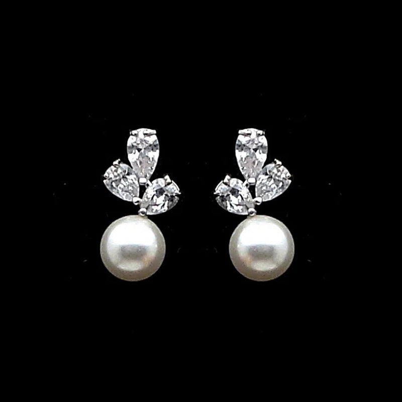 Charming Pearl Earring for Any Occasion