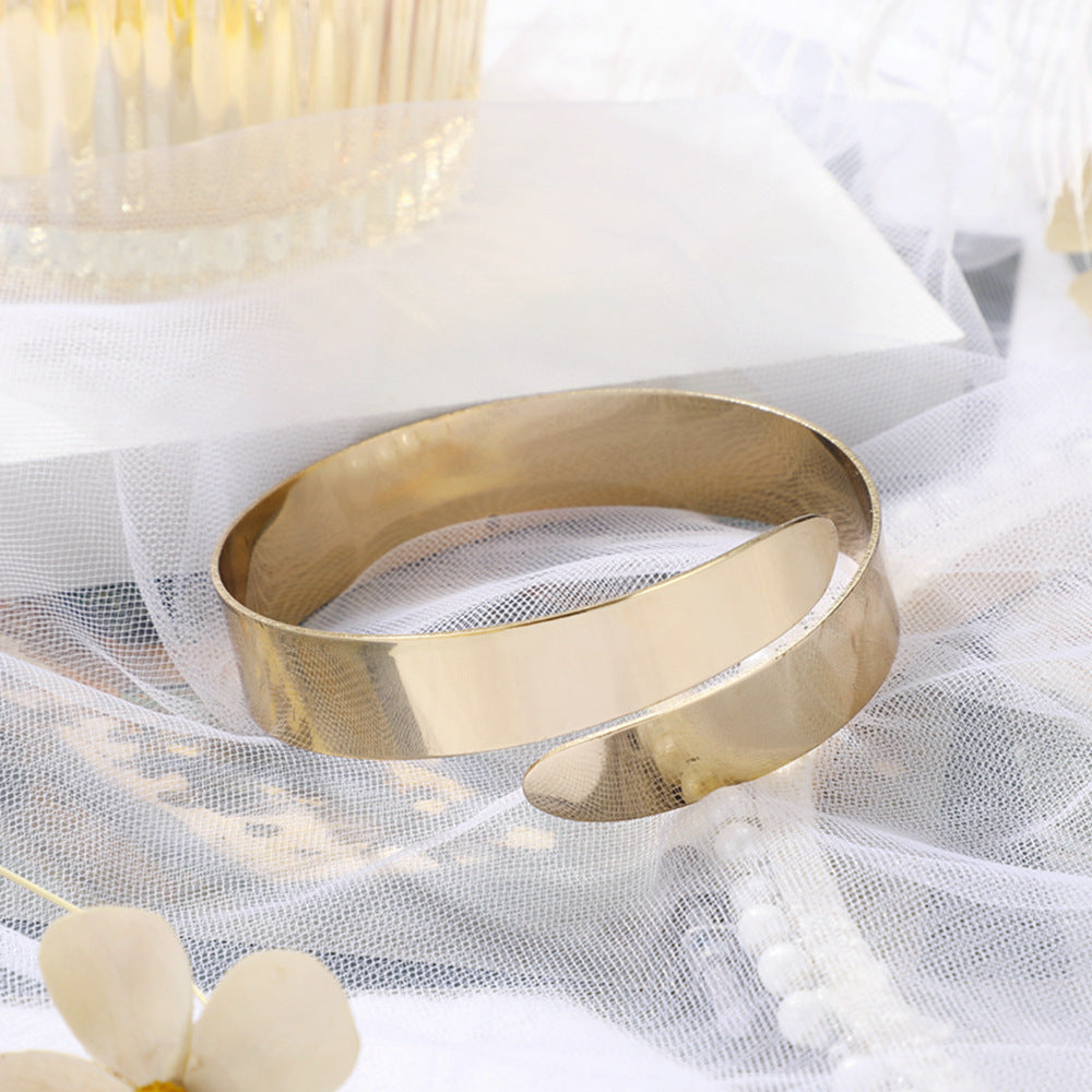 Beautiful Gold Bracelet with Unique Style