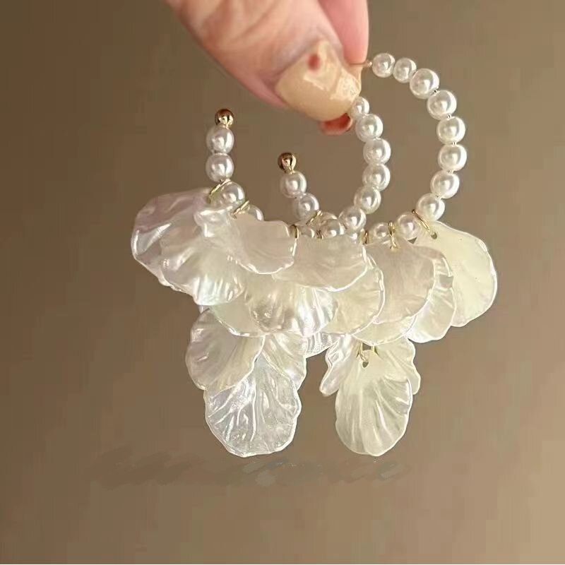 Charming Pearl Earring for Any Occasion