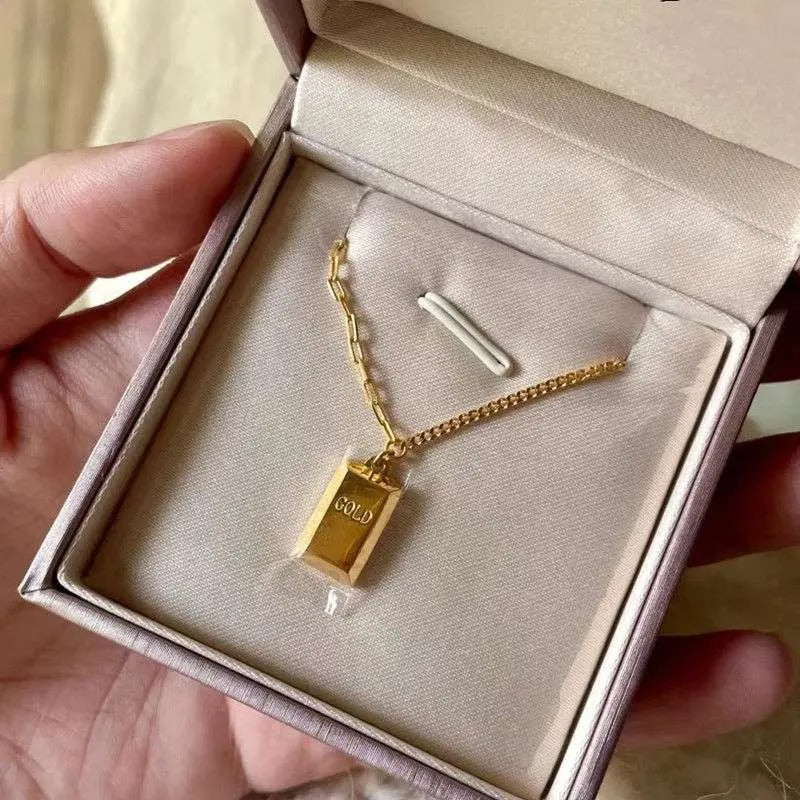 Beautiful Gold Necklace with Unique Style