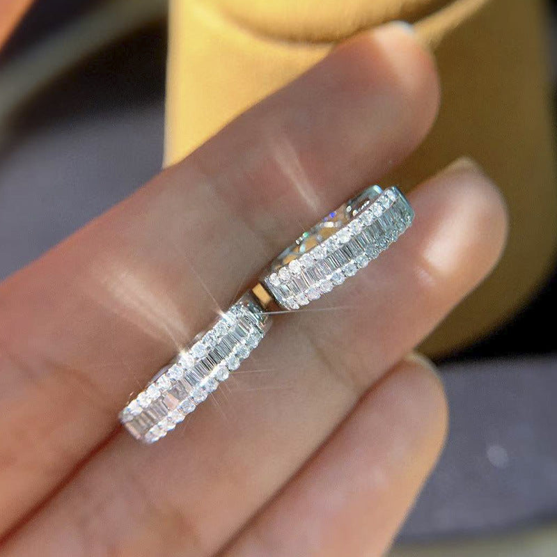 Charming Earring for Any Occasion