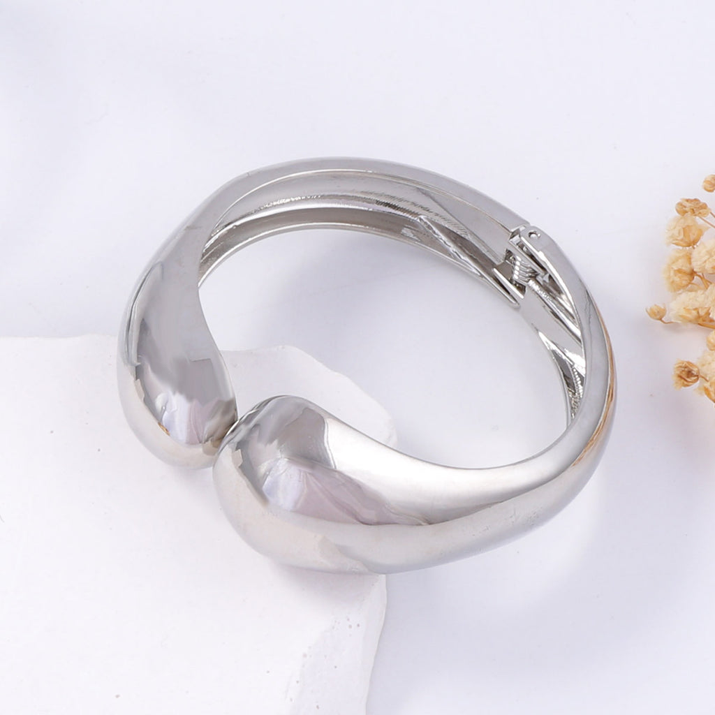 Beautiful Bracelet with Unique Style