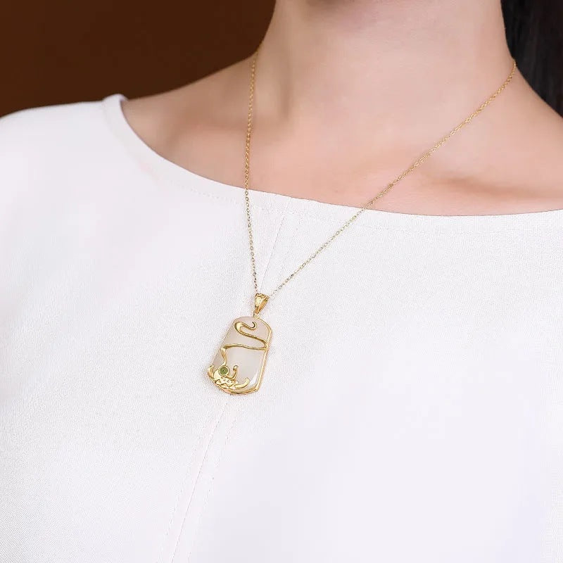 Beautiful Gold Necklace with Unique Style