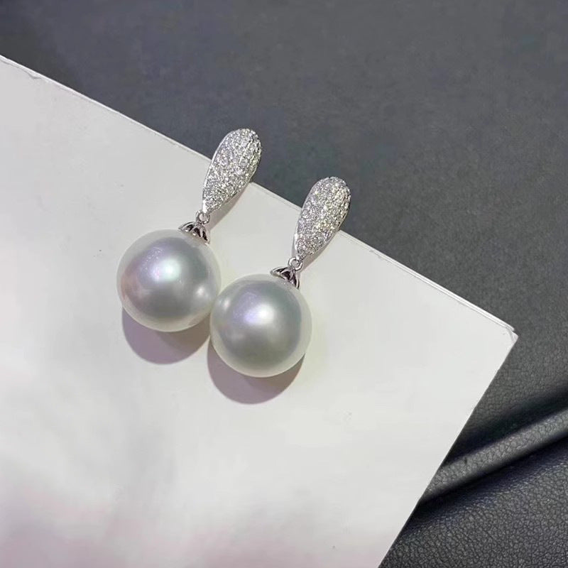 Beautiful Pearl Earring with Unique Style