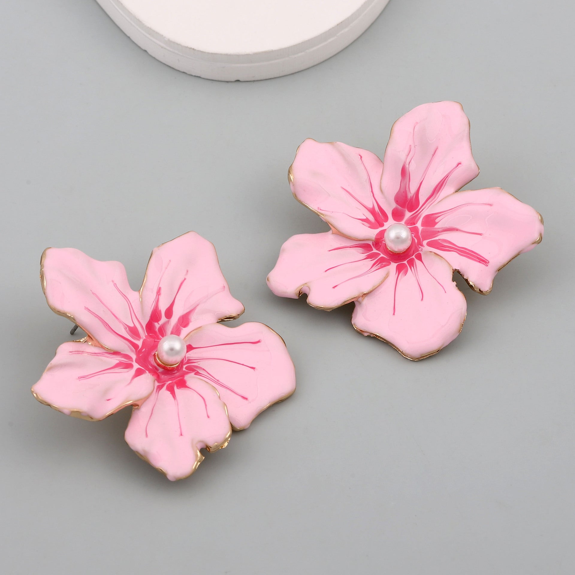 Beautiful Pearl Earring with Unique Style