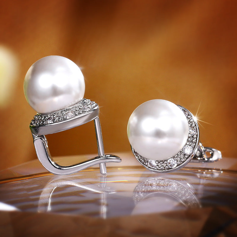 Classic Pearl Earring with Timeless Appeal