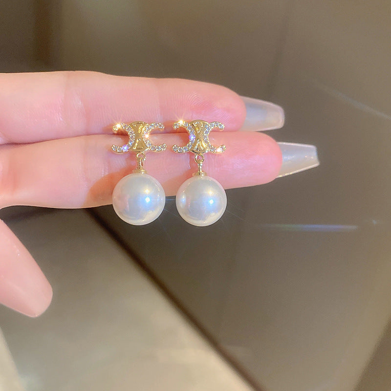 Charming Pearl Earring for Any Occasion