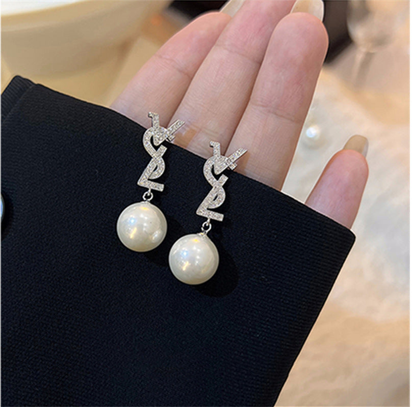 Beautiful Pearl Earring with Unique Style