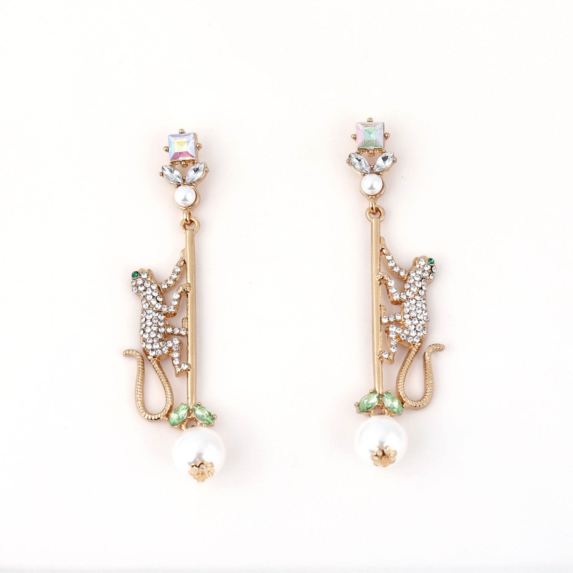 Beautiful Pearl Earring with Unique Style