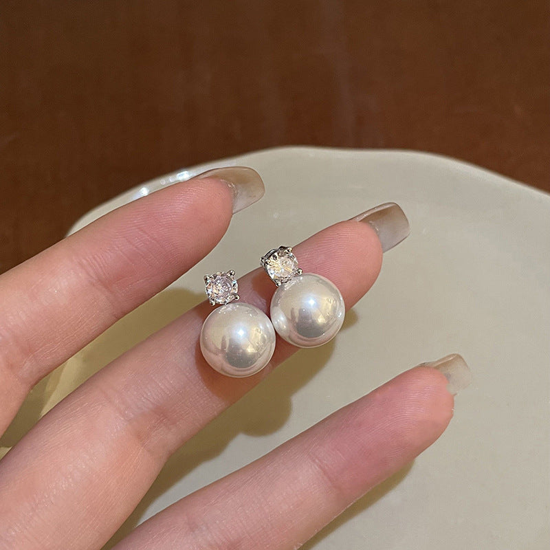 Charming Pearl Earring for Any Occasion
