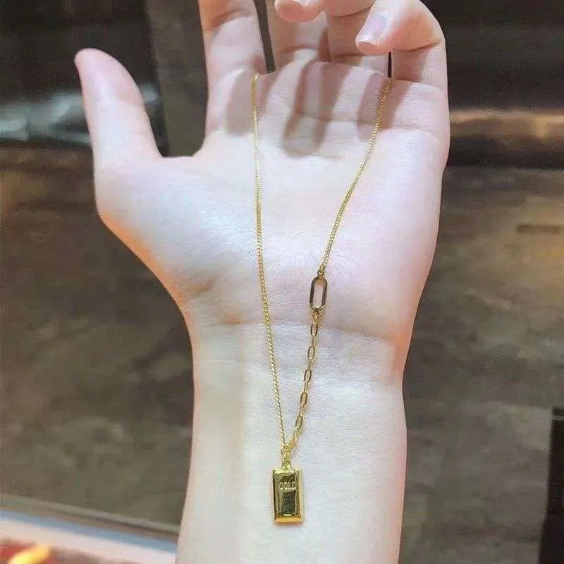 Beautiful Gold Necklace with Unique Style