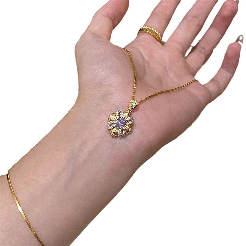 Beautiful Gold Necklace with Unique Style