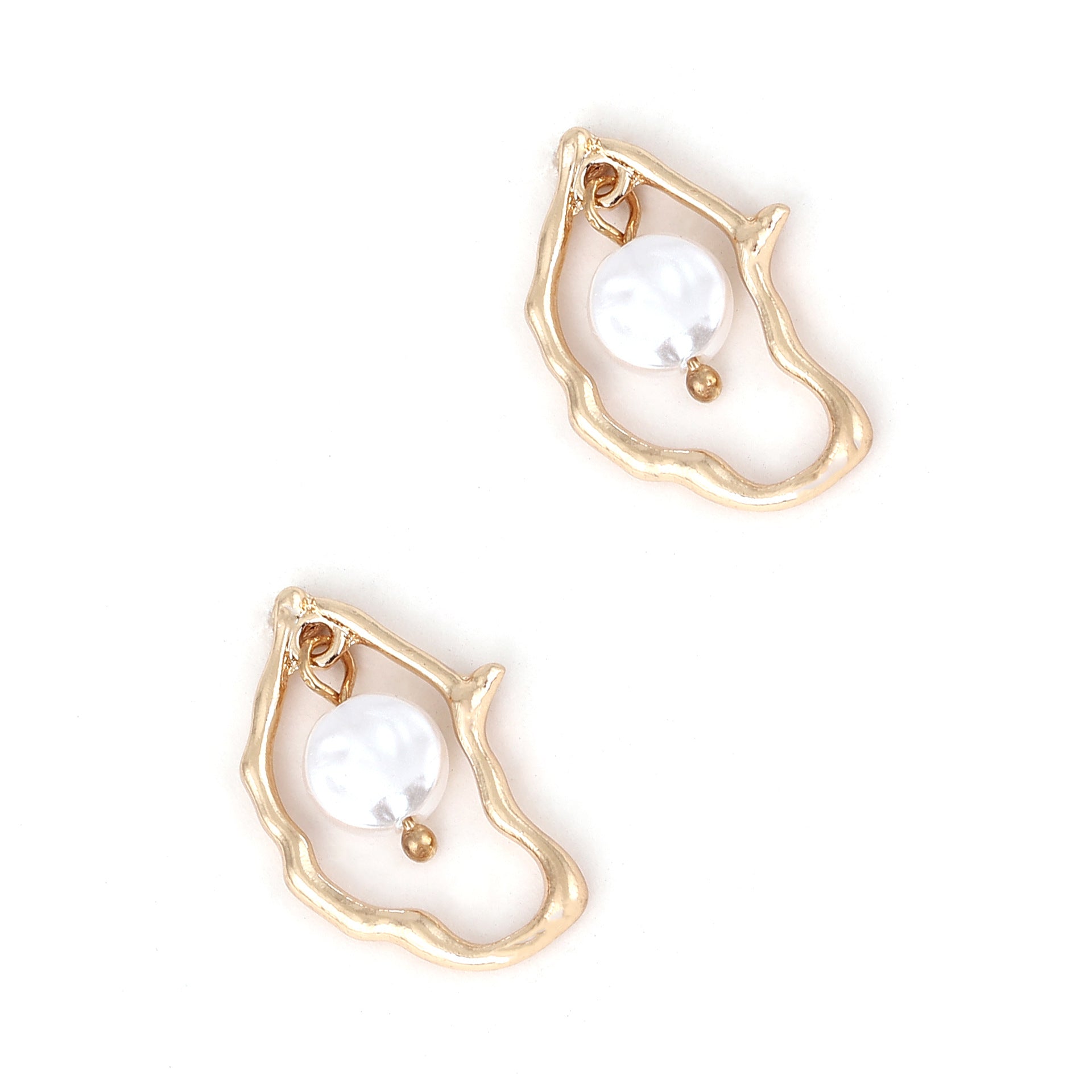 Charming Pearl Earring for Any Occasion