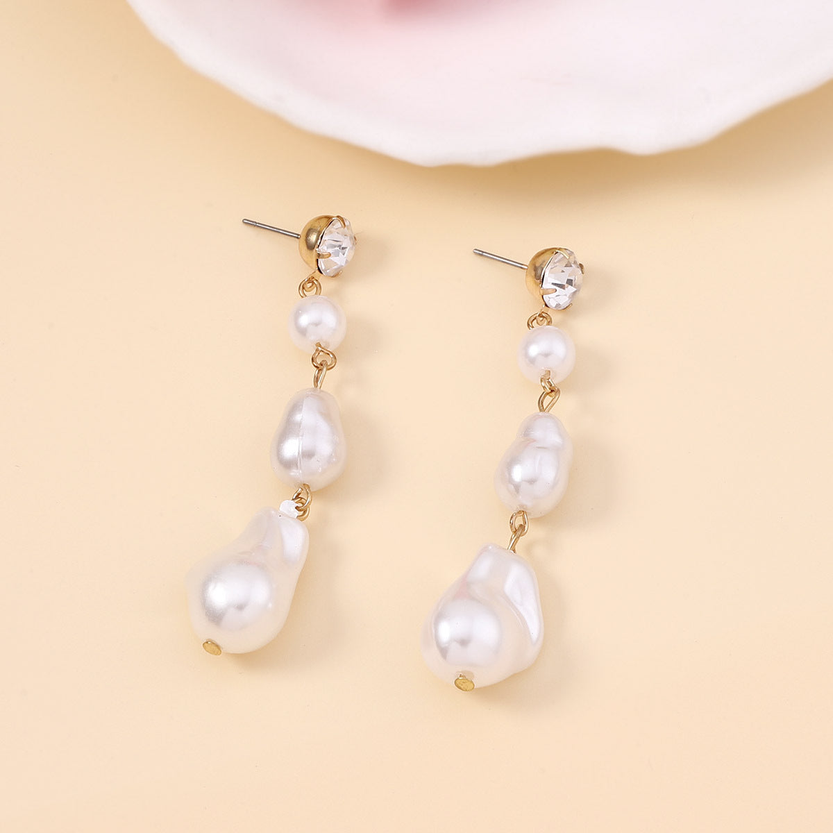 Beautiful Pearl Earring with Unique Style