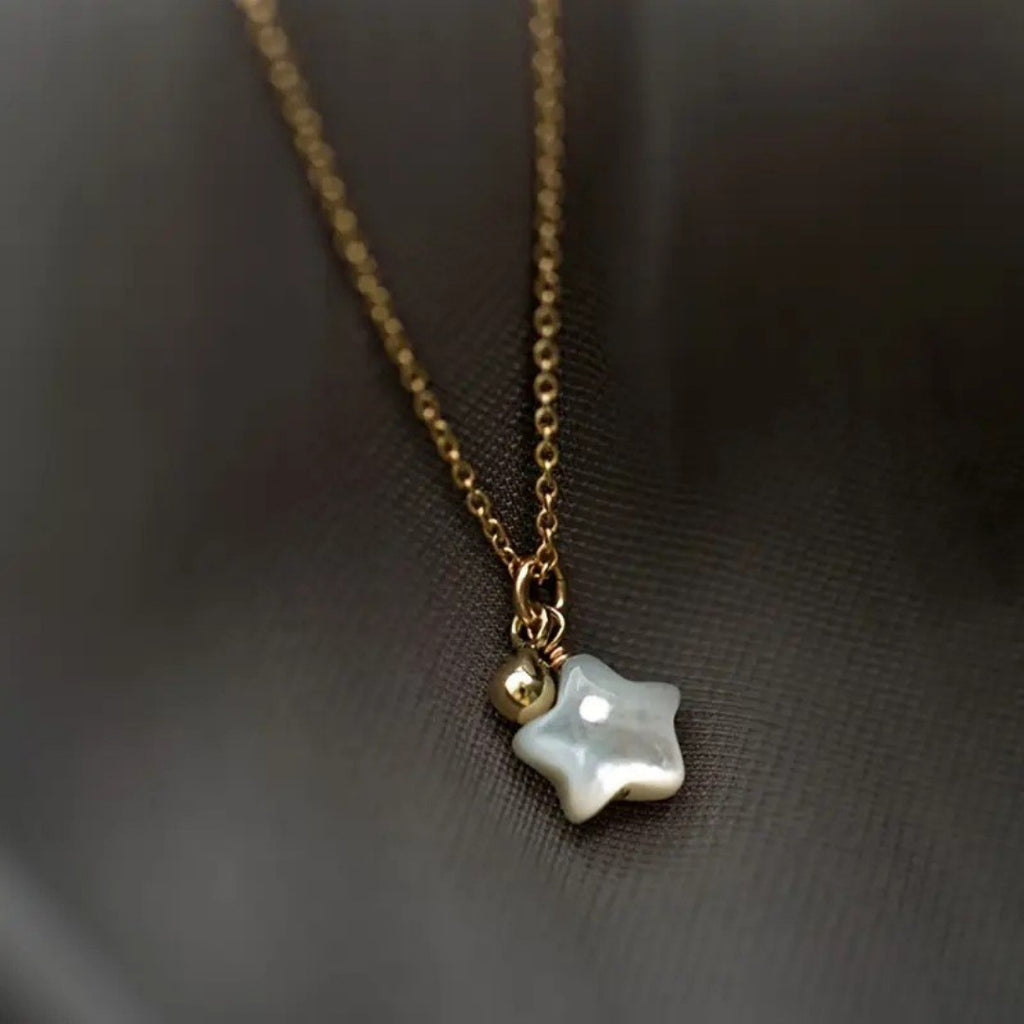 Romantic Gold Necklace for Special Moments
