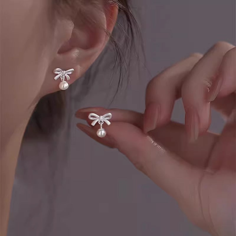 A Beautiful Pearl Earring with Unique Style