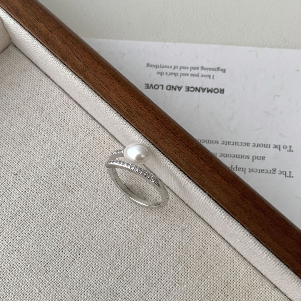 Beautiful Pearl Ring with Unique Style
