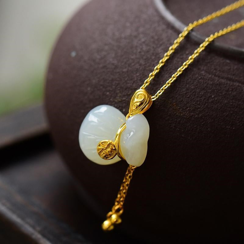 Beautiful Gold Necklace with Unique Style