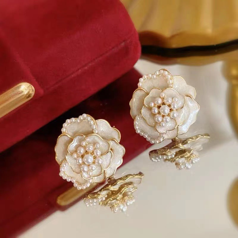 Beautiful Pearl Earring with Unique Style