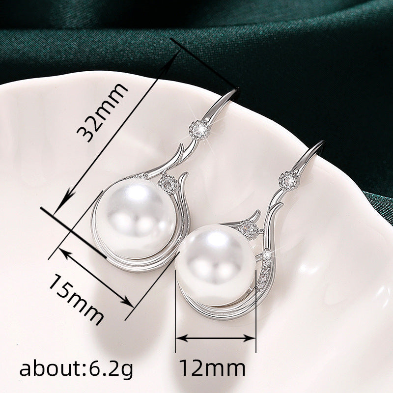 Beautiful Pearl Earring with Unique Style