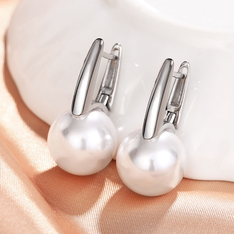 Charming Pearl Earring for Any Occasion
