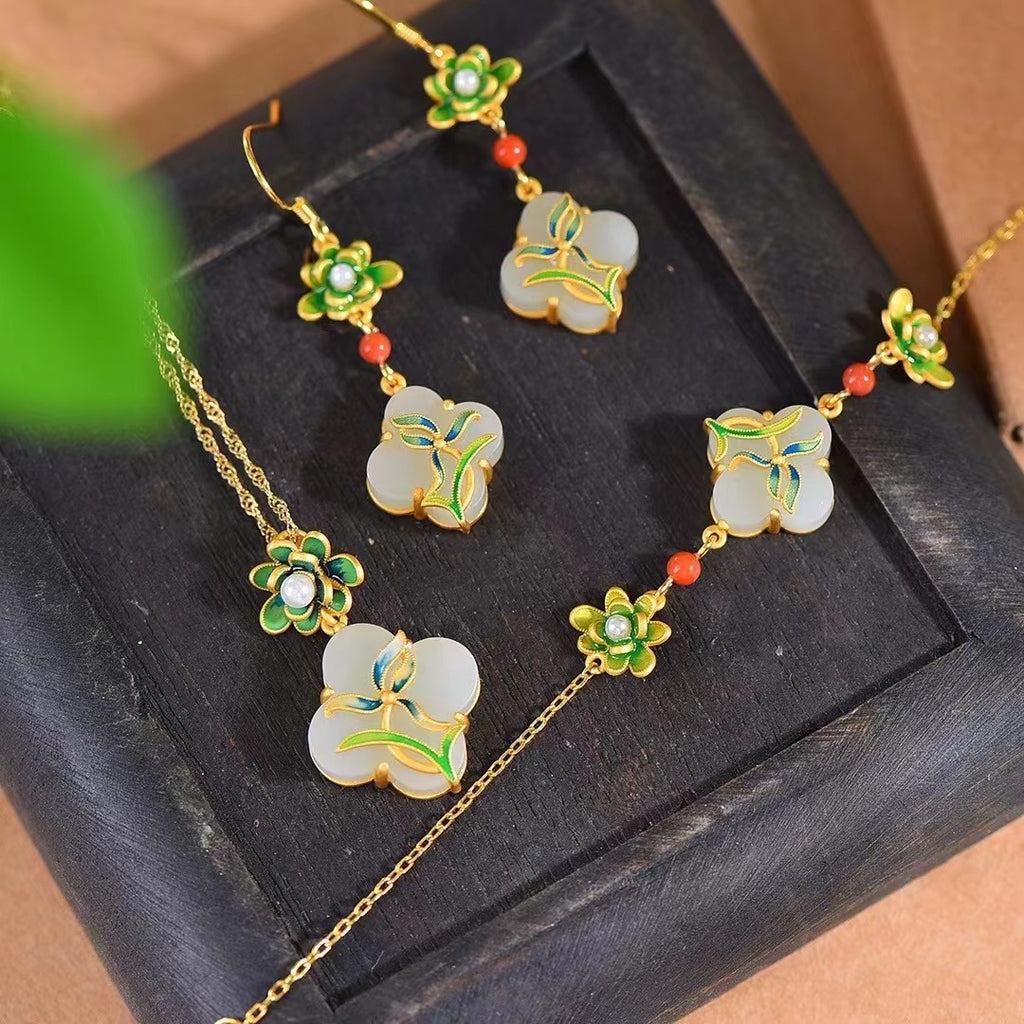 Stunning Silver Set for Daily Wear