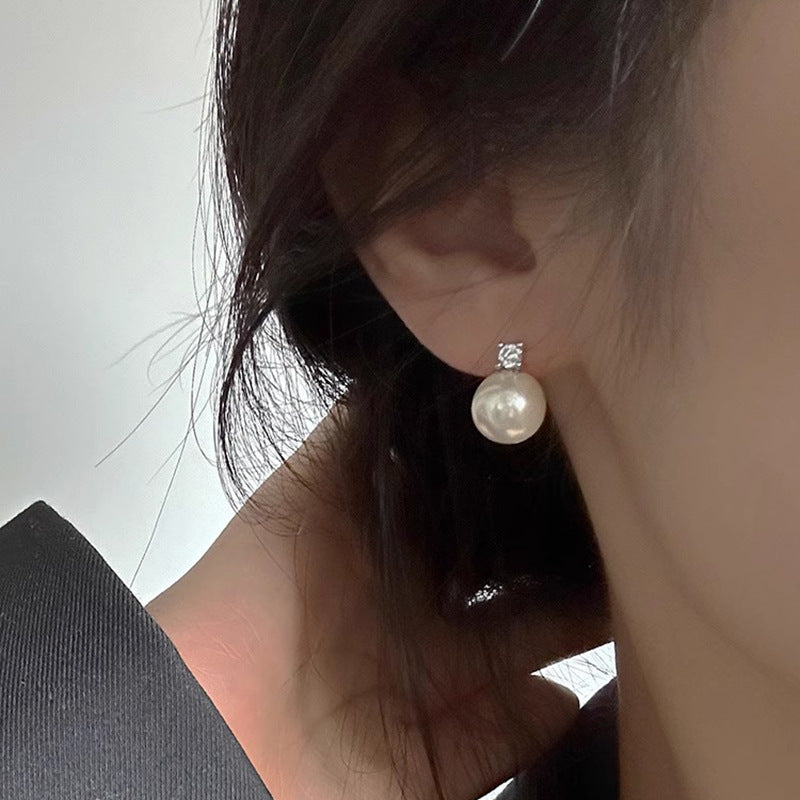 Beautiful Pearl Earring with Unique Style