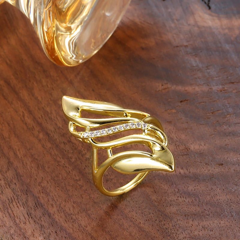 Classic Gold Ring with Timeless Appeal