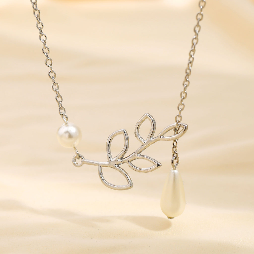 Beautiful Pearl Necklace with Unique Style