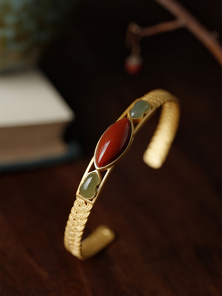 Beautiful Gold Bracelet with Unique Style