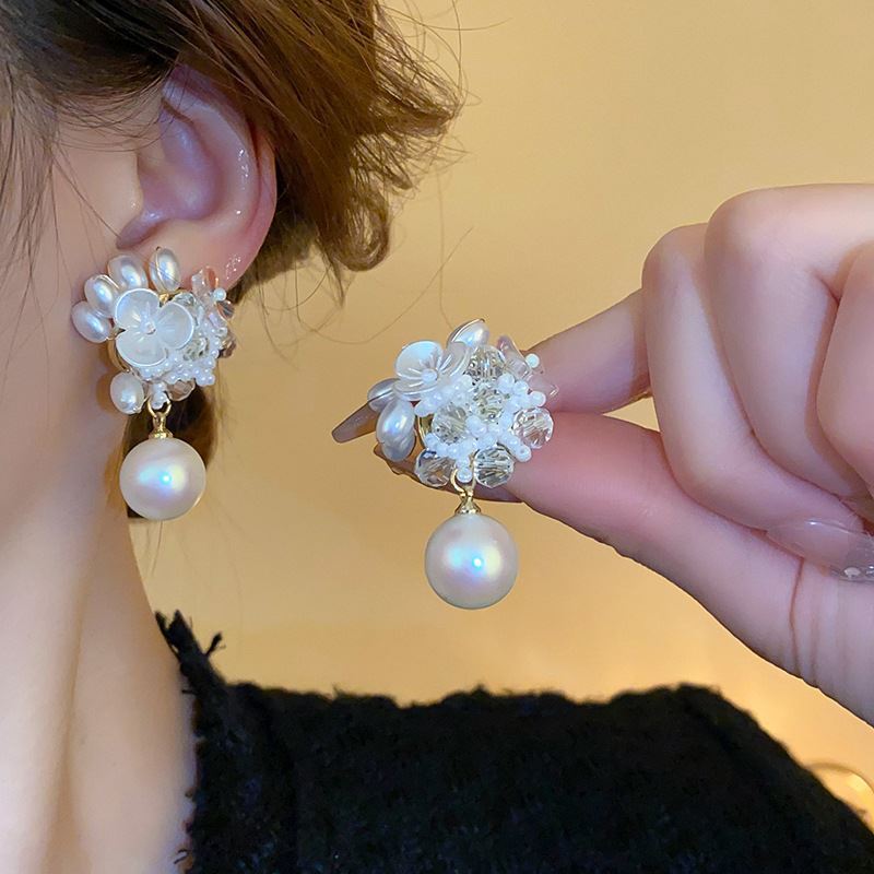 Beautiful Pearl Earring with Unique Style