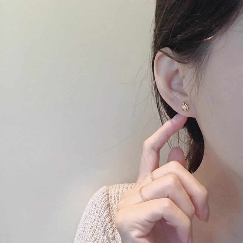 Beautiful Pearl Earring with Unique Style