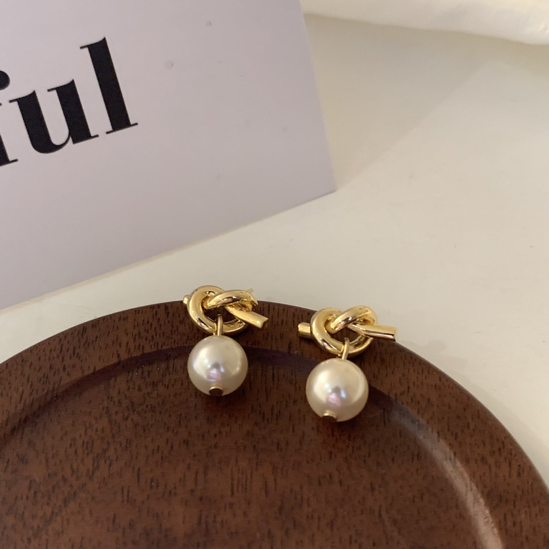 Charming Pearl Earring for Any Occasion