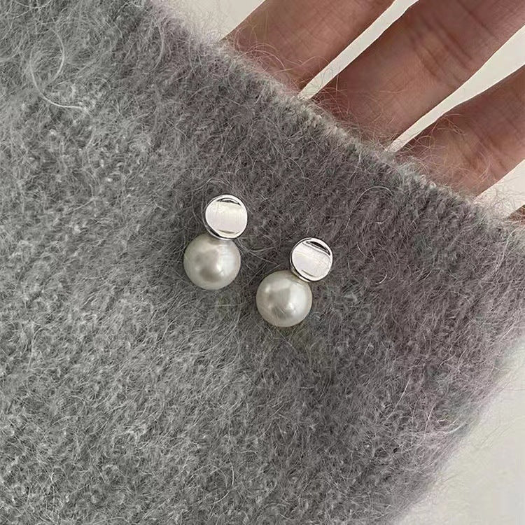 Charming Pearl Earring for Any Occasion